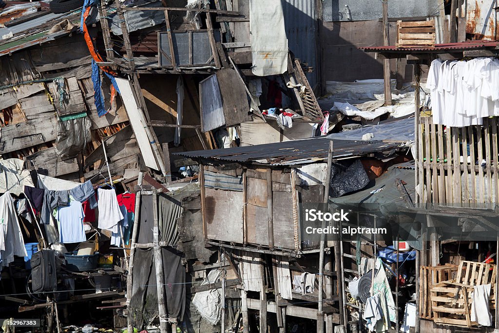 Shanty-Appartamento occupato alloggiamento in Asia - Foto stock royalty-free di Ambientazione esterna