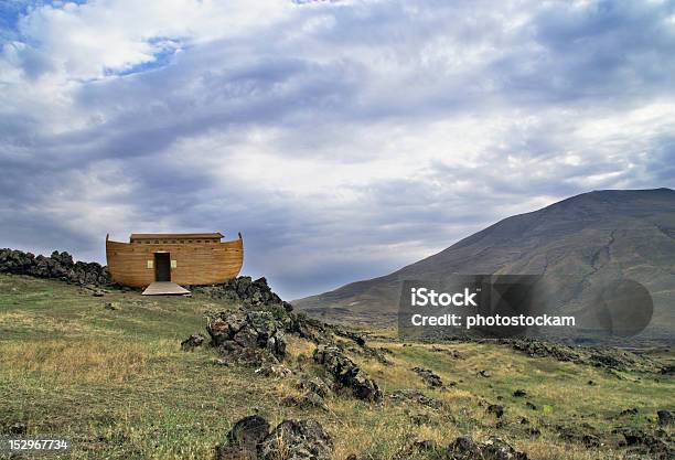 Noah Del Arca Foto de stock y más banco de imágenes de Arca - Barco - Arca - Barco, Monte Ararat, Noé - Figura religiosa