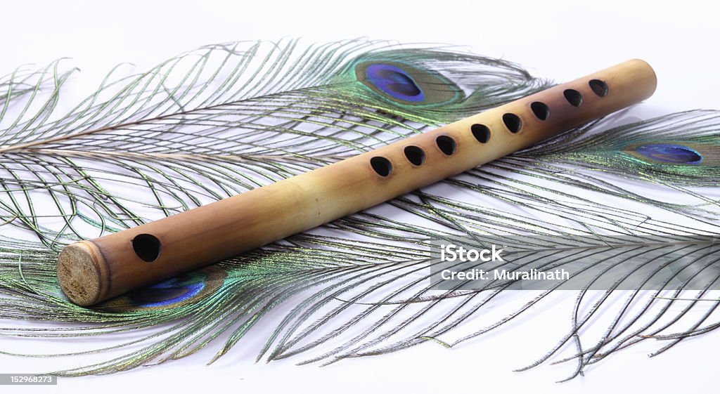 Indian flauta com penas de pavão - Foto de stock de Arte e Artesanato - Assunto royalty-free