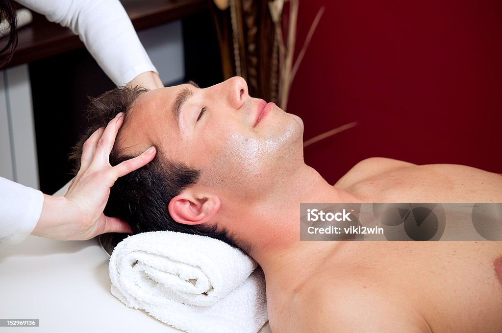 massage de la tête - Photo de Massage crânien libre de droits