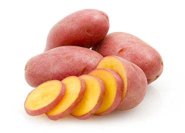 ziemniaki - red potato raw potato isolated vegetable zdjęcia i obrazy z banku zdjęć