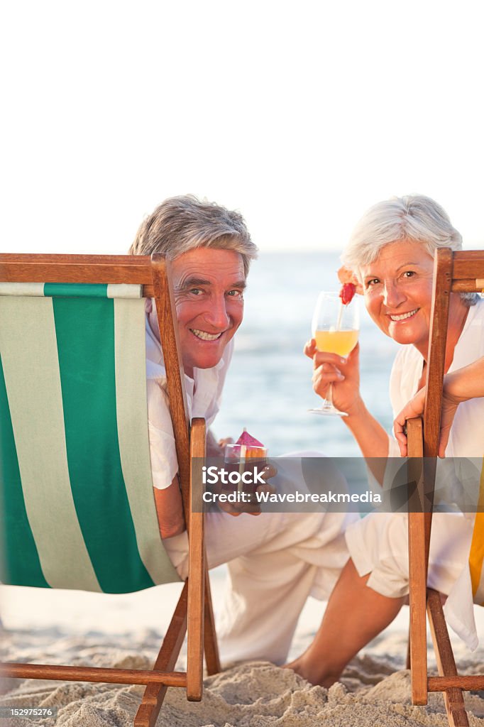 Casal de idosos beber um cocktail - Royalty-free Casal Idoso Foto de stock