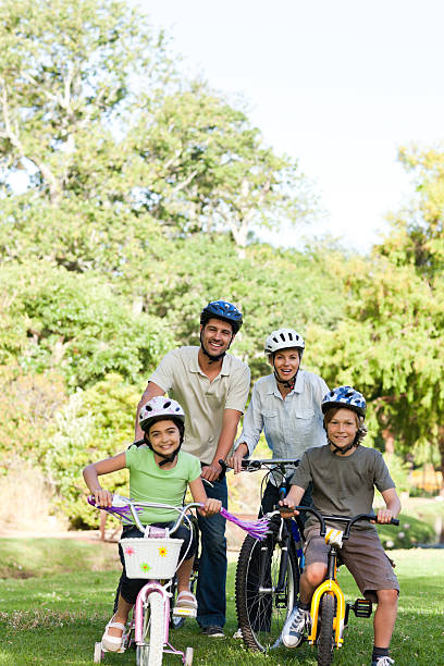 istock Family with their bikes 152975627