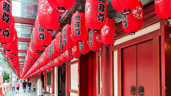 Chinatown, Singapore - September 5, 2022 : Traditional Red Lanterns Hang From The Buddha Tooth Relic Temple And Museum In Chinatown Area.