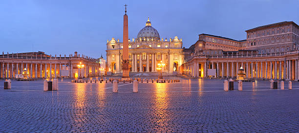 Landscape of St Peter's Basilica at twilight Vatican's St. Peter's Basilica in early morning before opening vatican stock pictures, royalty-free photos & images