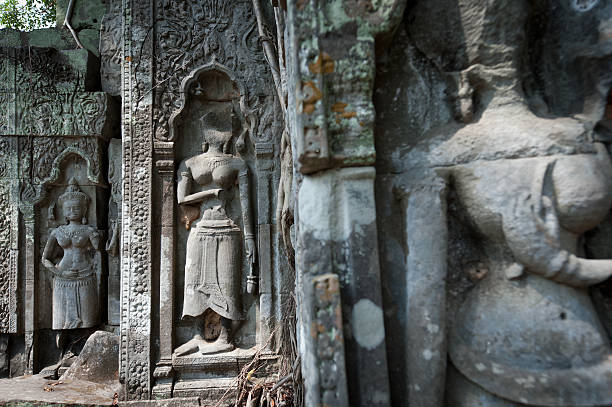 apsara schnitzereien im beng mealea, angkor - angkor wat prehistoric art apsara angkor stock-fotos und bilder