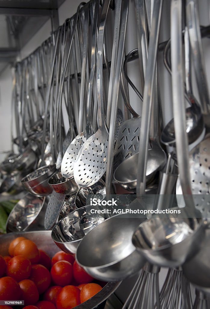 Cocina herramientas y tomates - Foto de stock de Acero libre de derechos