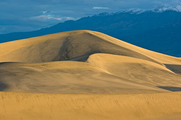 Nascer do sol em Mesquite plana Dunas de areia - foto de acervo