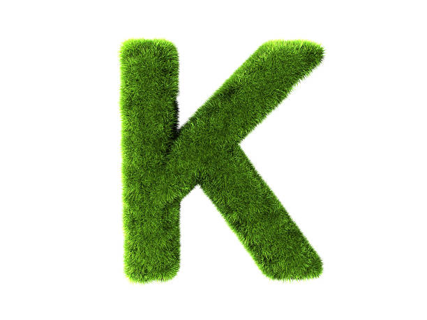 buchstabe k gras - letter k alphabet three dimensional shape green stock-fotos und bilder