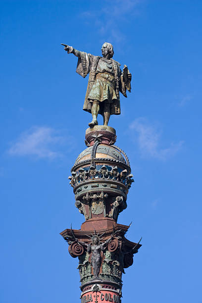 istock Column of Christopher Columbus in Barcelona 152985124