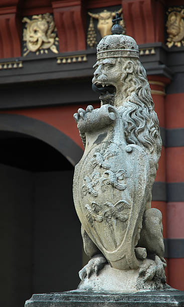 istock Lion statue in Vienna 152985917