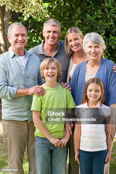 ご家族でのお望みのカメラ - 家族のストックフォトや画像を多数ご用意 - 家族, 白人, カメラ目線
