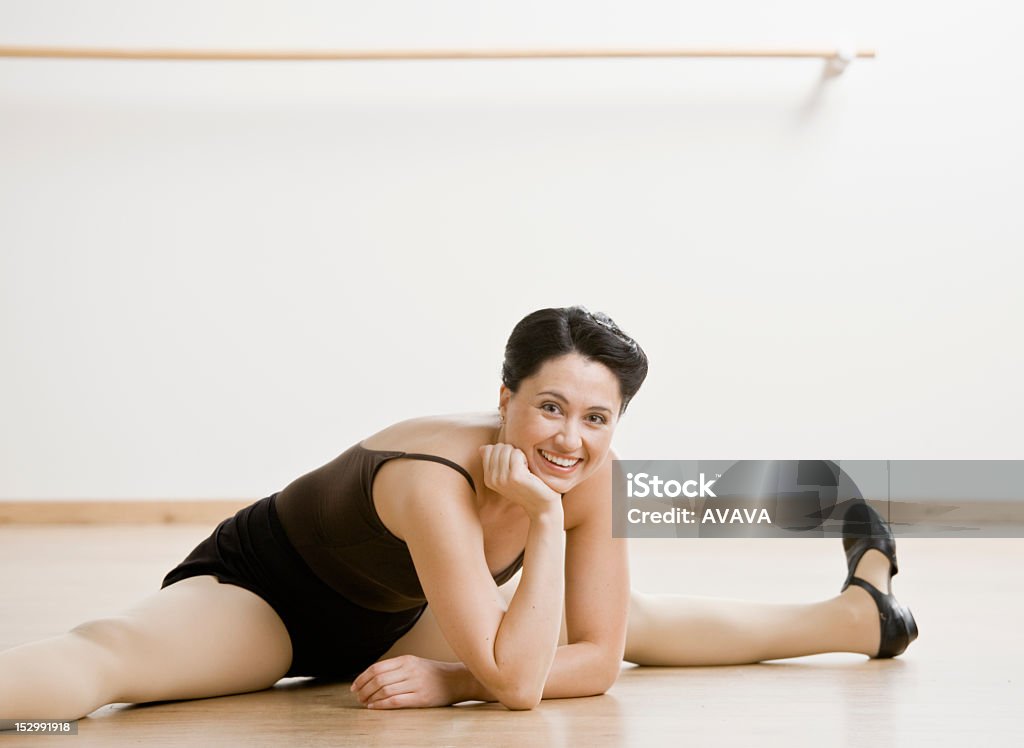 Metà donna adulta Ballerino - Foto stock royalty-free di Adulto