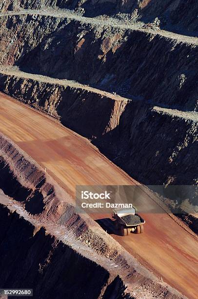 Camion Trasportare In Un Minesite Minerale Di Trasporto - Fotografie stock e altre immagini di Industria mineraria