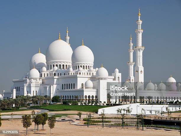 Mezquita Del Sheikh Zayed En Abu Dhabi Foto de stock y más banco de imágenes de Mezquita del Sheikh Zayed - Mezquita del Sheikh Zayed, Jeque, Mezquita