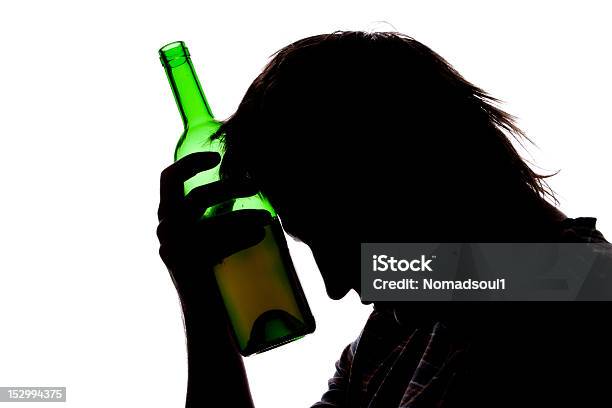 Silhueta De Homem Triste Beber Álcool - Fotografias de stock e mais imagens de Abuso de Álcool - Abuso de Álcool, Adulto, Bebida