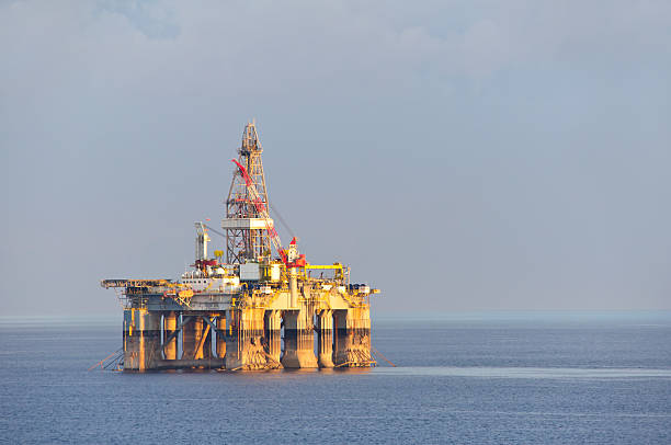 istock Gas & Oil rig 152996257