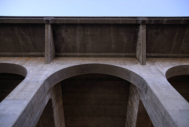 arche de pont en béton - spokane washington state concrete bridge photos et images de collection