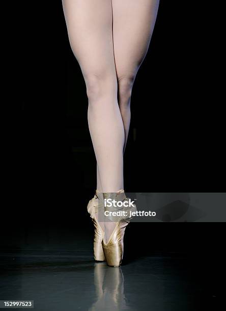 Pernas De Sabrina - Fotografias de stock e mais imagens de Bailarina de Ballet - Bailarina de Ballet, Ballet, Mulheres