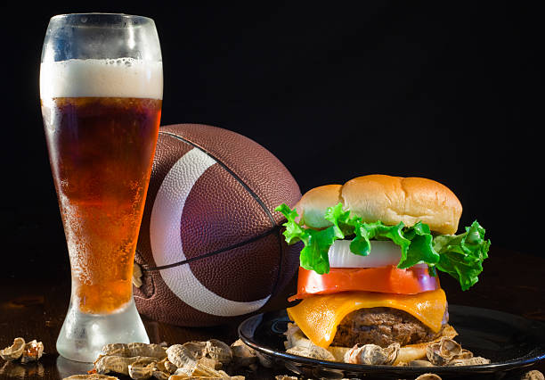 halftime especial - beer hamburger american culture beef imagens e fotografias de stock