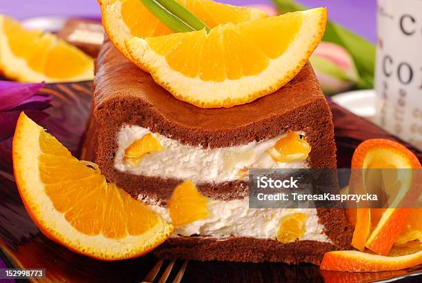 Torta Al Cioccolato Con Panna E Arance - Fotografie stock e altre immagini di Arancia - Arancia, Arancione, Cibi e bevande