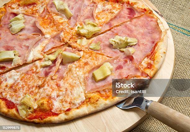 Foto de Pizza e mais fotos de stock de Alcachofra - Alcachofra, Assado no Forno, Bacon