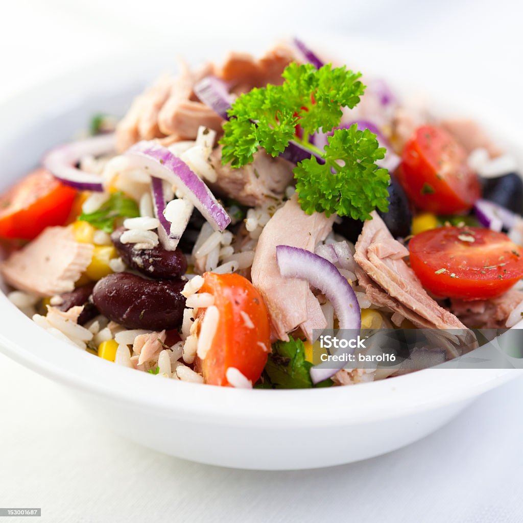 Reis und Gemüse-Salat mit Thunfisch - Lizenzfrei Reissalat Stock-Foto