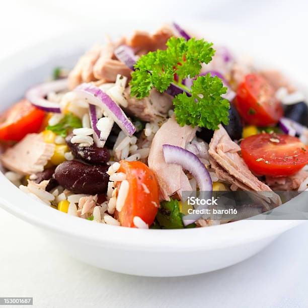 Foto de Arroz Com Legumes E Salada De Atum e mais fotos de stock de Salada de Arroz - Salada de Arroz, Atum - Peixe, Feijão