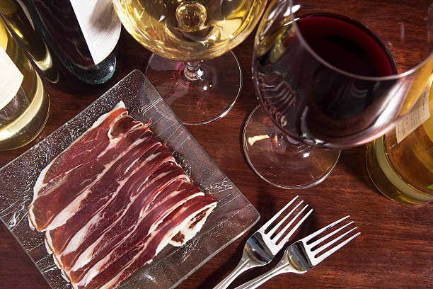 Vino español & jamón - foto de stock