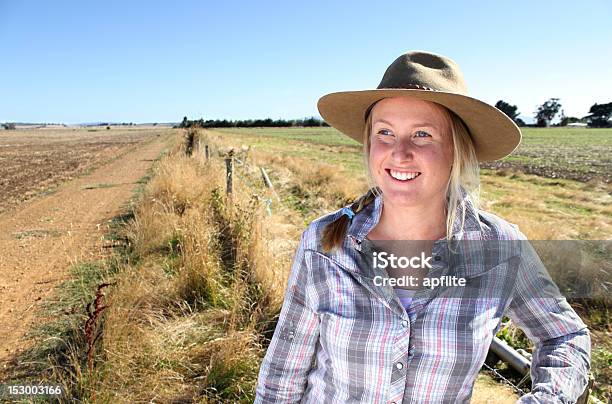 Photo libre de droit de Fille De La Campagne banque d'images et plus d'images libres de droit de Chapeau Akubra - Chapeau Akubra, Femmes, Jeune adulte