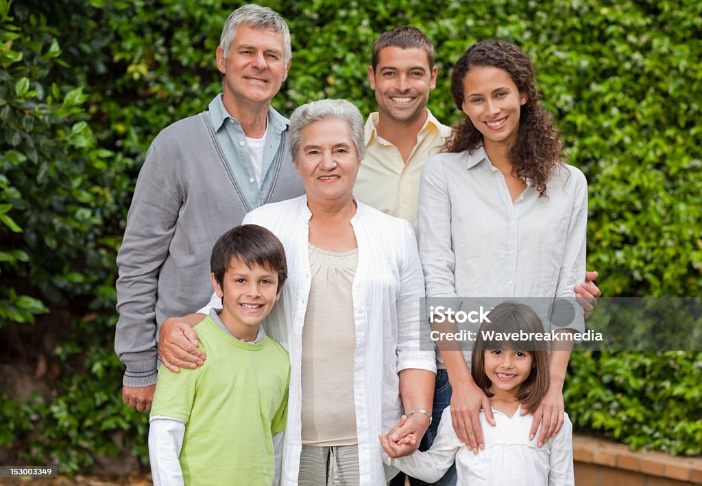 Glückliche Familie Blick in die Kamera - Lizenzfrei Aktiver Senior Stock-Foto