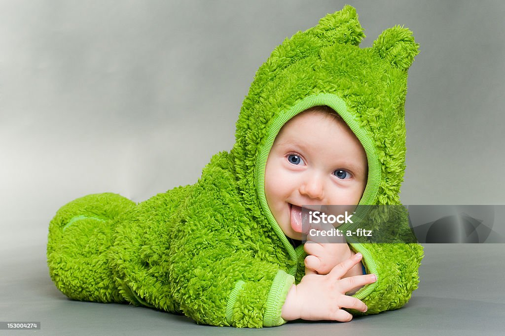 Bebé en un disfraz rana - Foto de stock de Acostado libre de derechos