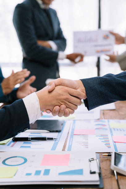 istock Businessmen shake hands after agreeing to start a new project successfully. 1530044337