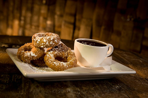 ドーナツ churros 、チョコレートソースがけ - churro chocolate cup sweet food ストックフォトと画像