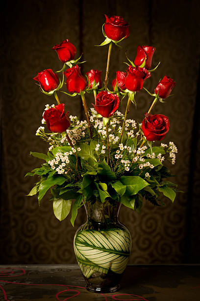 1 ダース赤いバラ - rose dozen roses vase red ストックフォトと画像