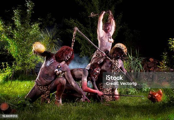 Prehistoryczny - zdjęcia stockowe i więcej obrazów Homo Erectus - Homo Erectus, Człowiek prehistoryczny, Jaskiniowiec