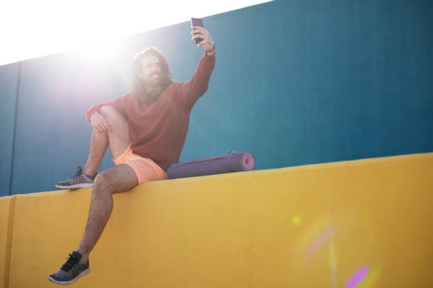 istock Fit athlete man using the phone. 1530126190