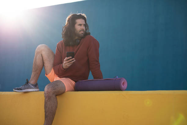 istock Fit athlete man using the phone. 1530126196