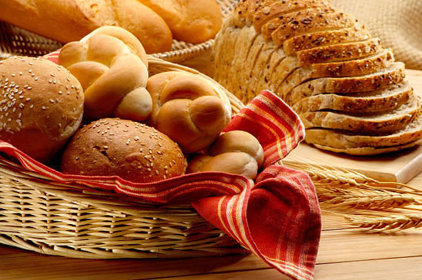 cozido de alimentos - bread food basket sweet bun - fotografias e filmes do acervo