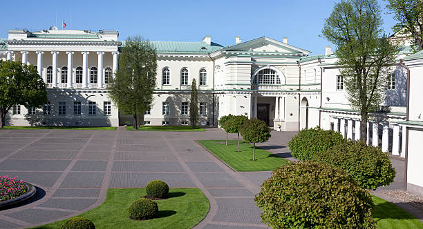 istock The Presidential Palace in Vilnius 153017057