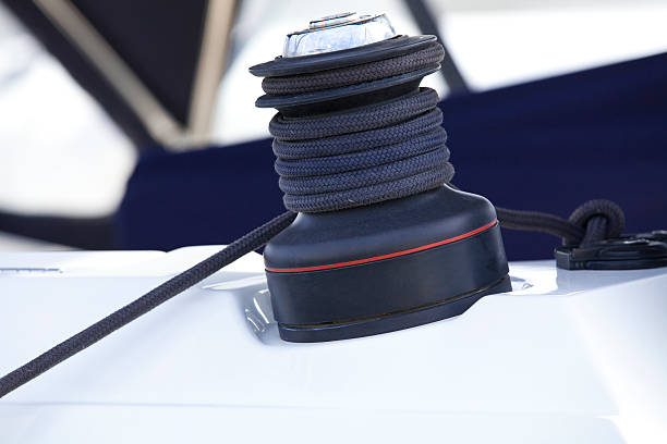 tester mit blue line unter der last - rope rigging nautical vessel day stock-fotos und bilder