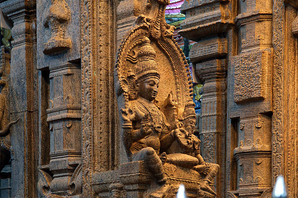 hindu escultura de religião na tradicional - madurai kerala india tamil nadu imagens e fotografias de stock