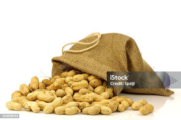 Jute Tasche Mit Gerösteten Erdnüsse Stockfoto und mehr Bilder von Braun - Braun, Erdnuss, Erfrischung