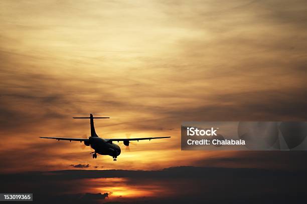 Desembarque Ao Pôr Do Sol - Fotografias de stock e mais imagens de Abaixo - Abaixo, Acima, Anoitecer