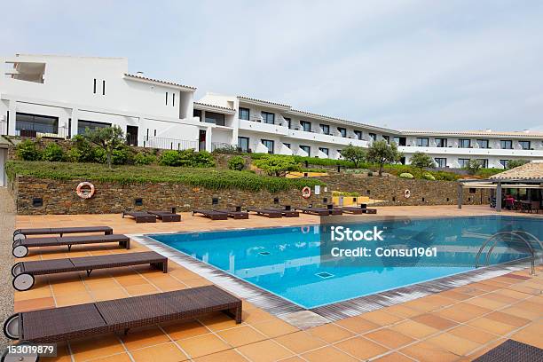 Hotel Foto de stock y más banco de imágenes de Agua - Agua, Aire libre, Al lado de la piscina