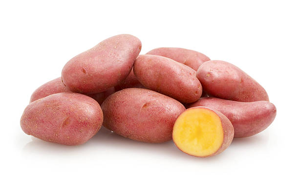 ziemniaki - raw potato red potato red vegetable zdjęcia i obrazy z banku zdję�ć