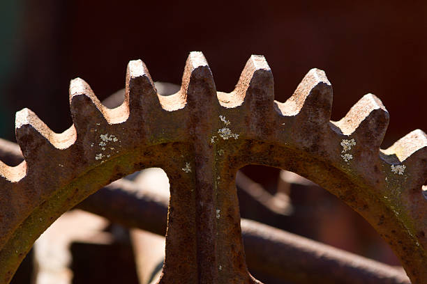 rusty equipamento de rodas - rusty textured textured effect staple - fotografias e filmes do acervo