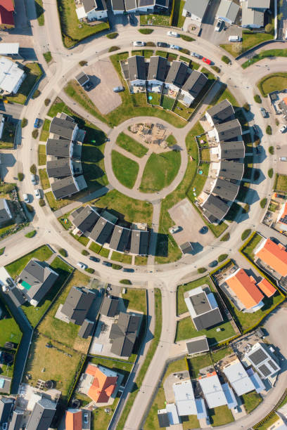 istock Residential district with houses in a circle 1530225559