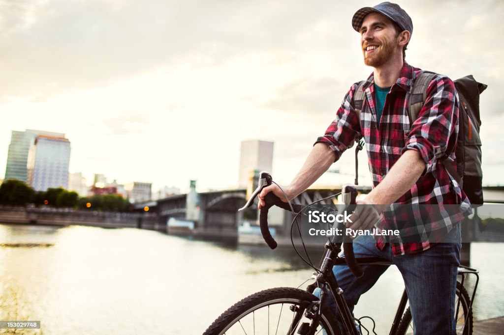 Vélo dans la banlieue de Portland, dans l'Oregon - Photo de Faire du vélo libre de droits