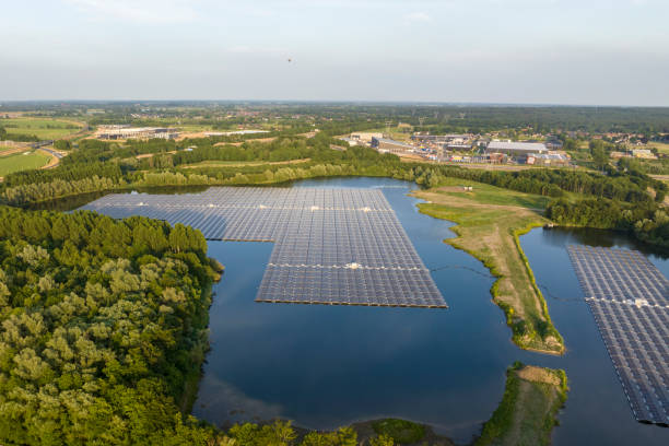 istock Floating solar farm producing clean renewable electricity energy 1530396267